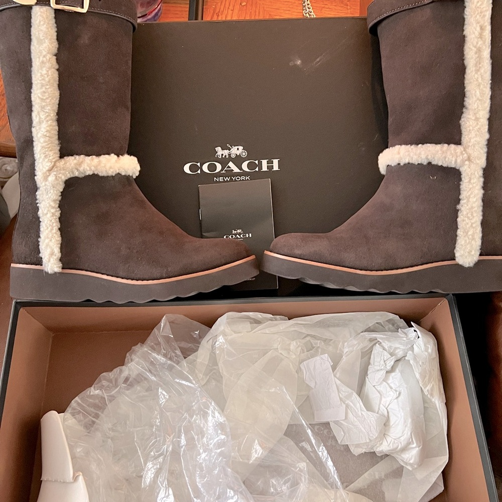 AUTHENTIC COACH BOOT NEVER WORN BOX INCLUDED